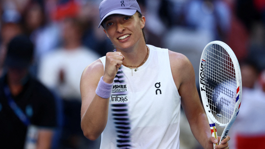 Swiatek survives roller coaster to reach Australian Open last 16