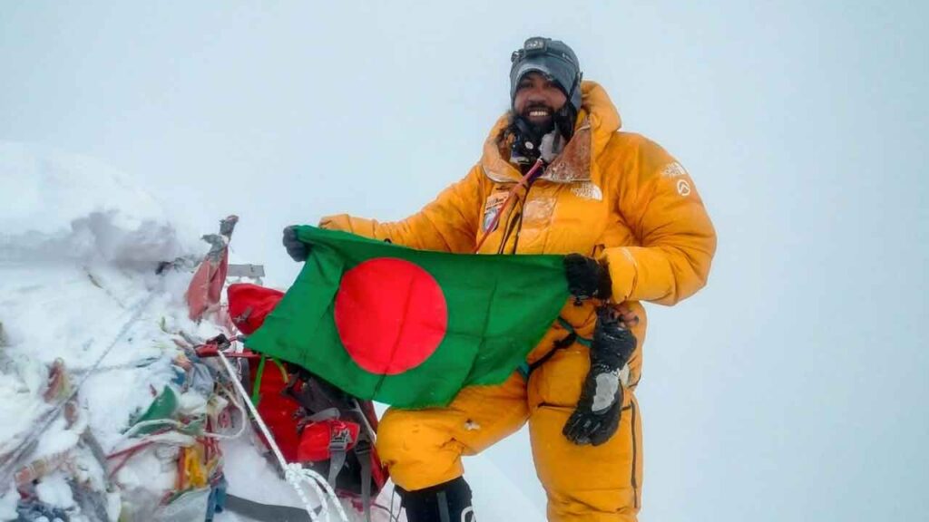 প্রথম বাংলাদেশি হিসেবে মাকালুর চূড়ায় বাবর আলী